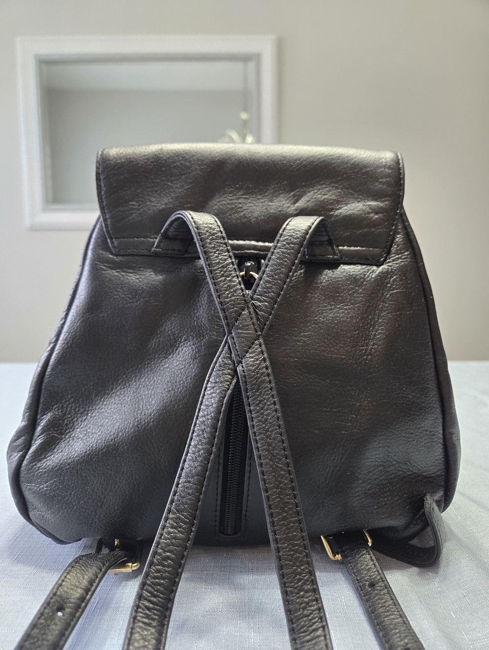 Vintage Liz Claiborne Black Leather Mini Backpack Gold LC Zipper Pulls - Picture 3 of 9
